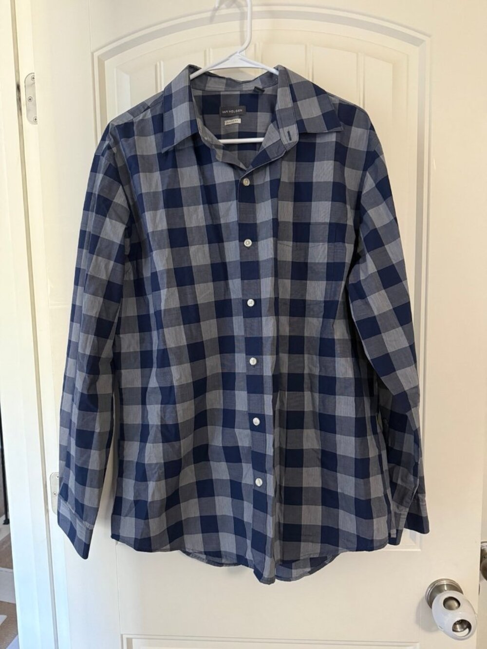 Large van heusen classic fit button down dress shirt